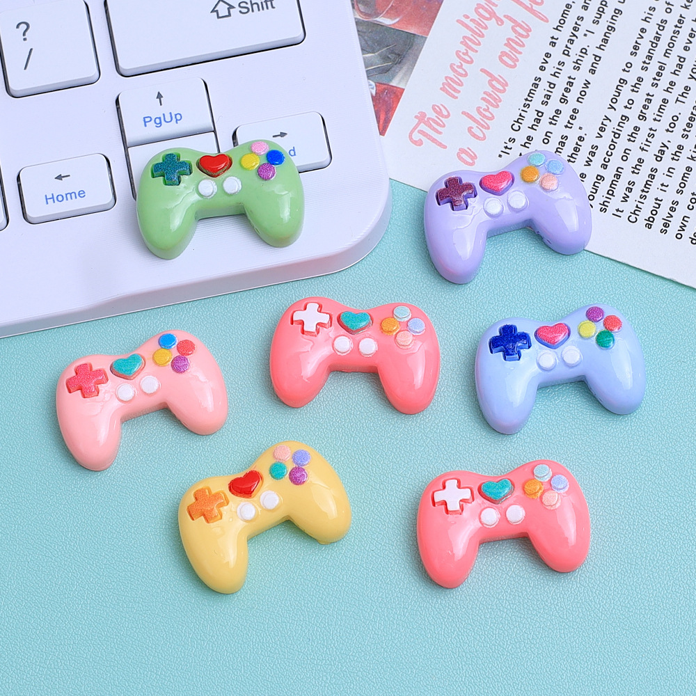 5 قطع من الحلي الراتنجية الملو - مراجعة Gaming Console Keychain وسعره